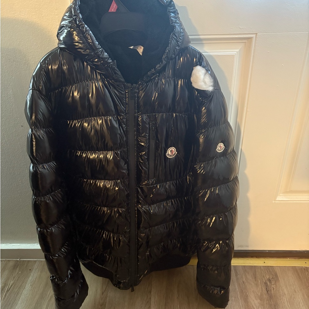 Moncler Black Puffer Jacket with Quilted Glossy Finish